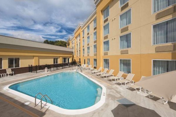La Quinta Inn Ste Lynchburg at Liberty U